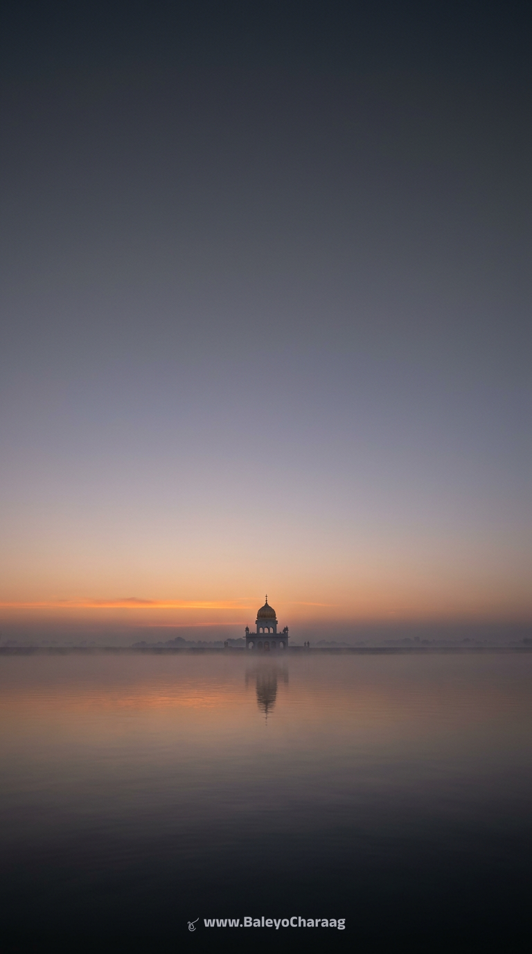 Amrit Vela Sarovar Mist · Phone wallpaper